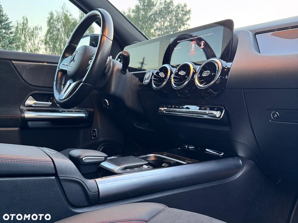 Mercedes-Benz GLA 250 8G-DCT AMG Line - 18