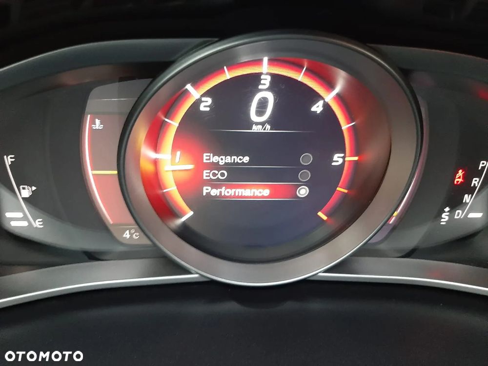 Volvo V40 D3 Geartronic RDesign - 24