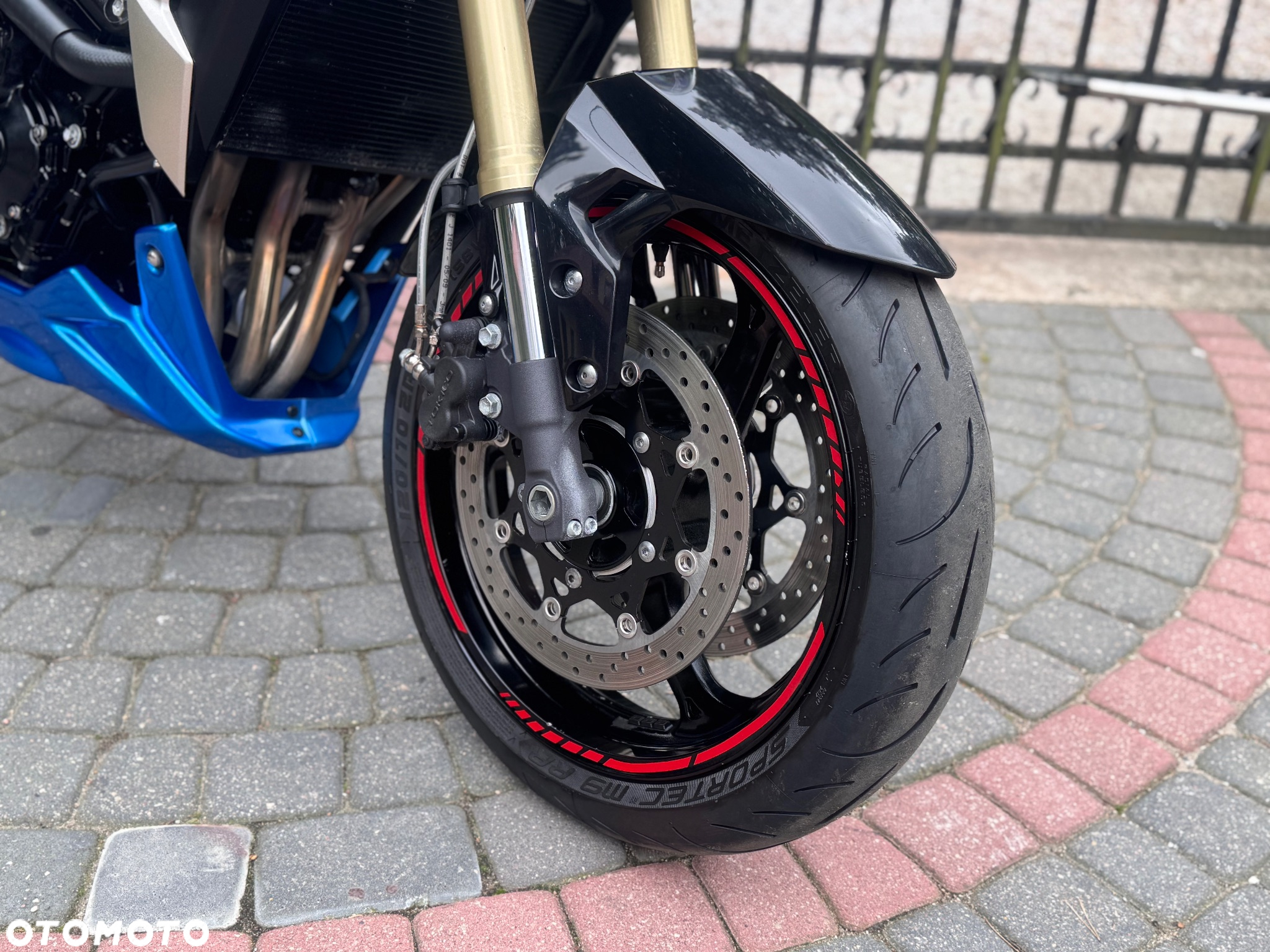 Suzuki GSR - 22