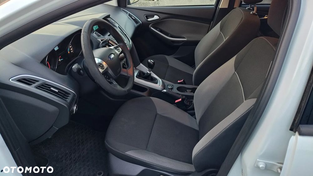 Ford Focus 1.6 TDCi DPF Ambiente - 12