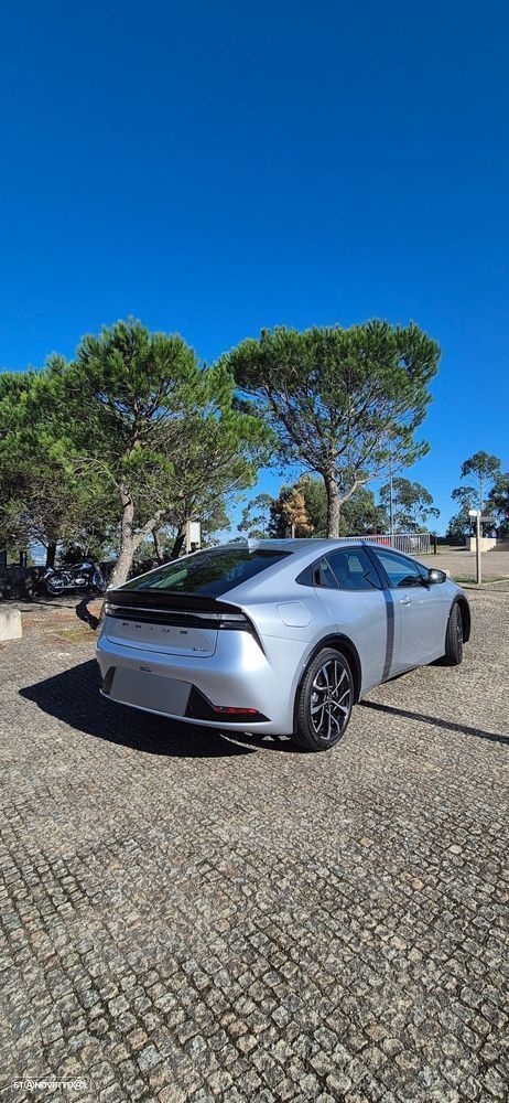 Toyota Prius 2.0 Plug-in Luxury - 3