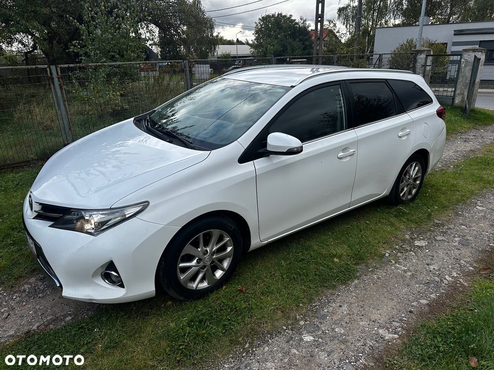 Toyota Auris 2013 photo 3