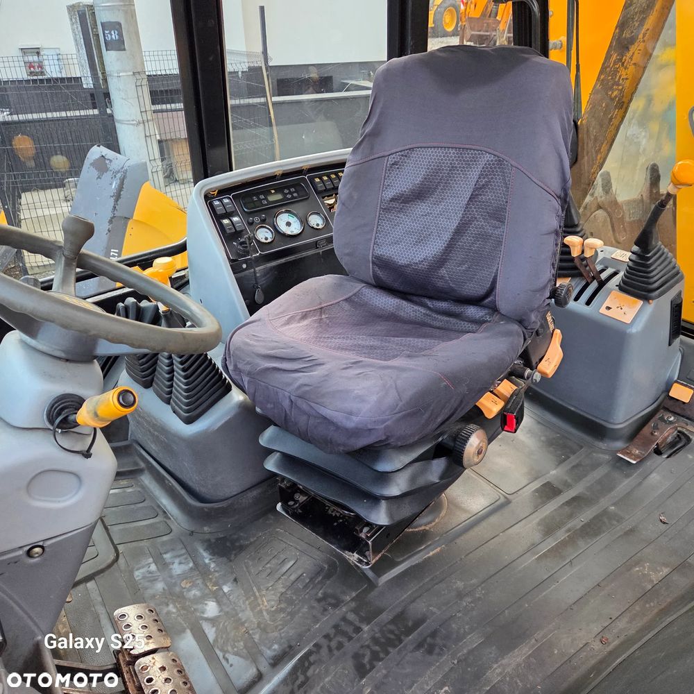 JCB 3CX - 8