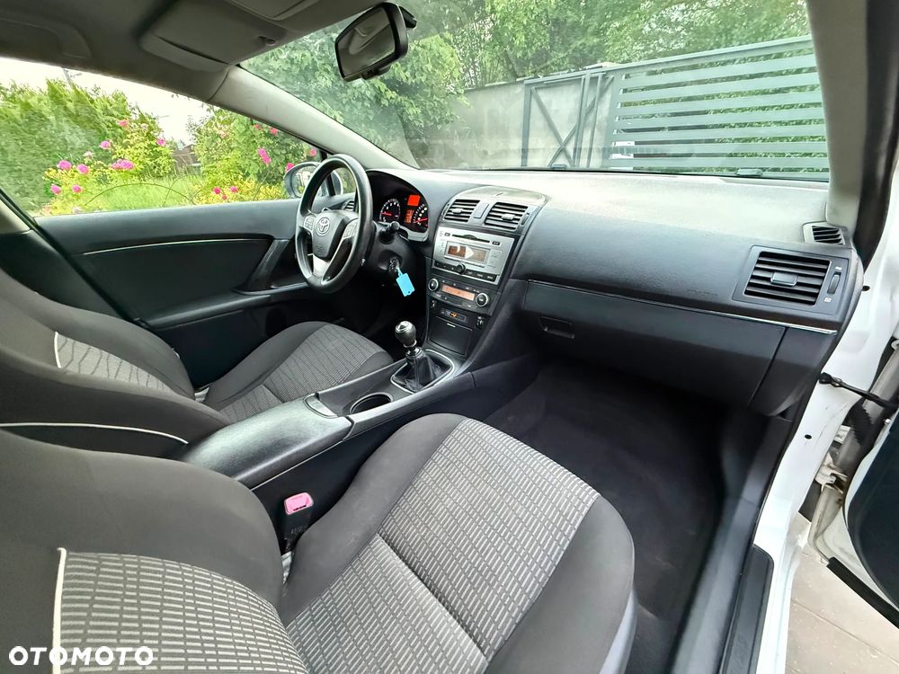 Toyota Avensis - 14