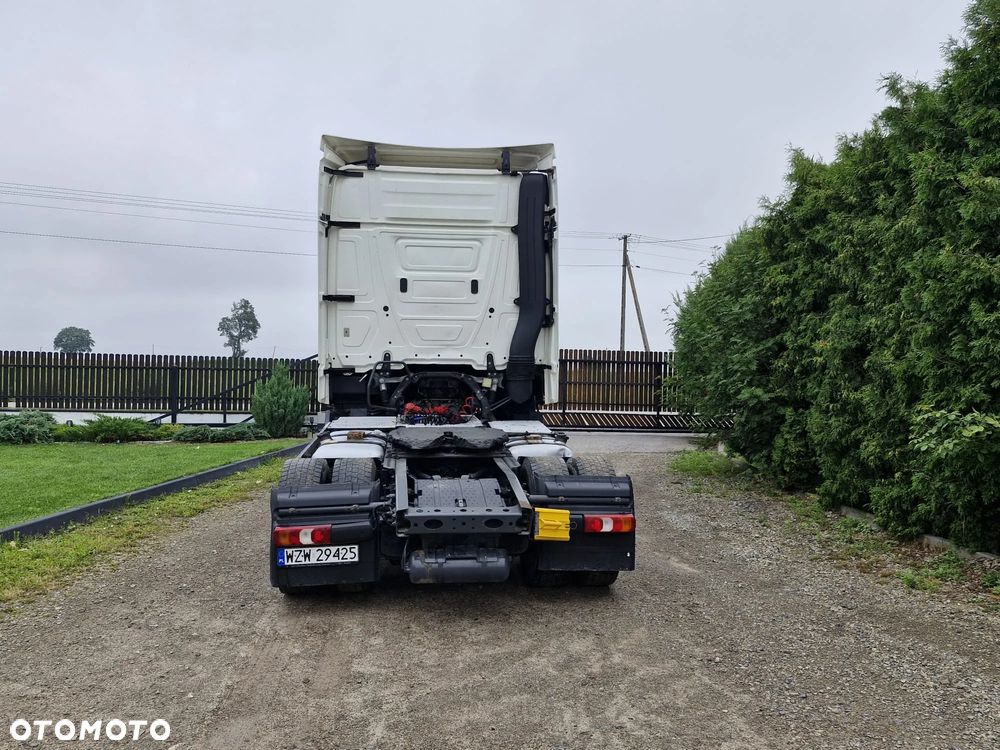 Mercedes-Benz ACTROS - 11