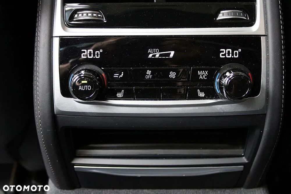 BMW Seria 7 750Li xDrive sport - 28