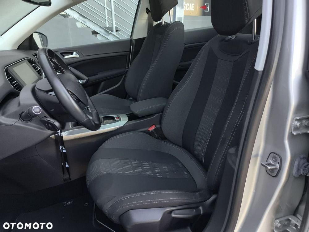Peugeot 308 - 8