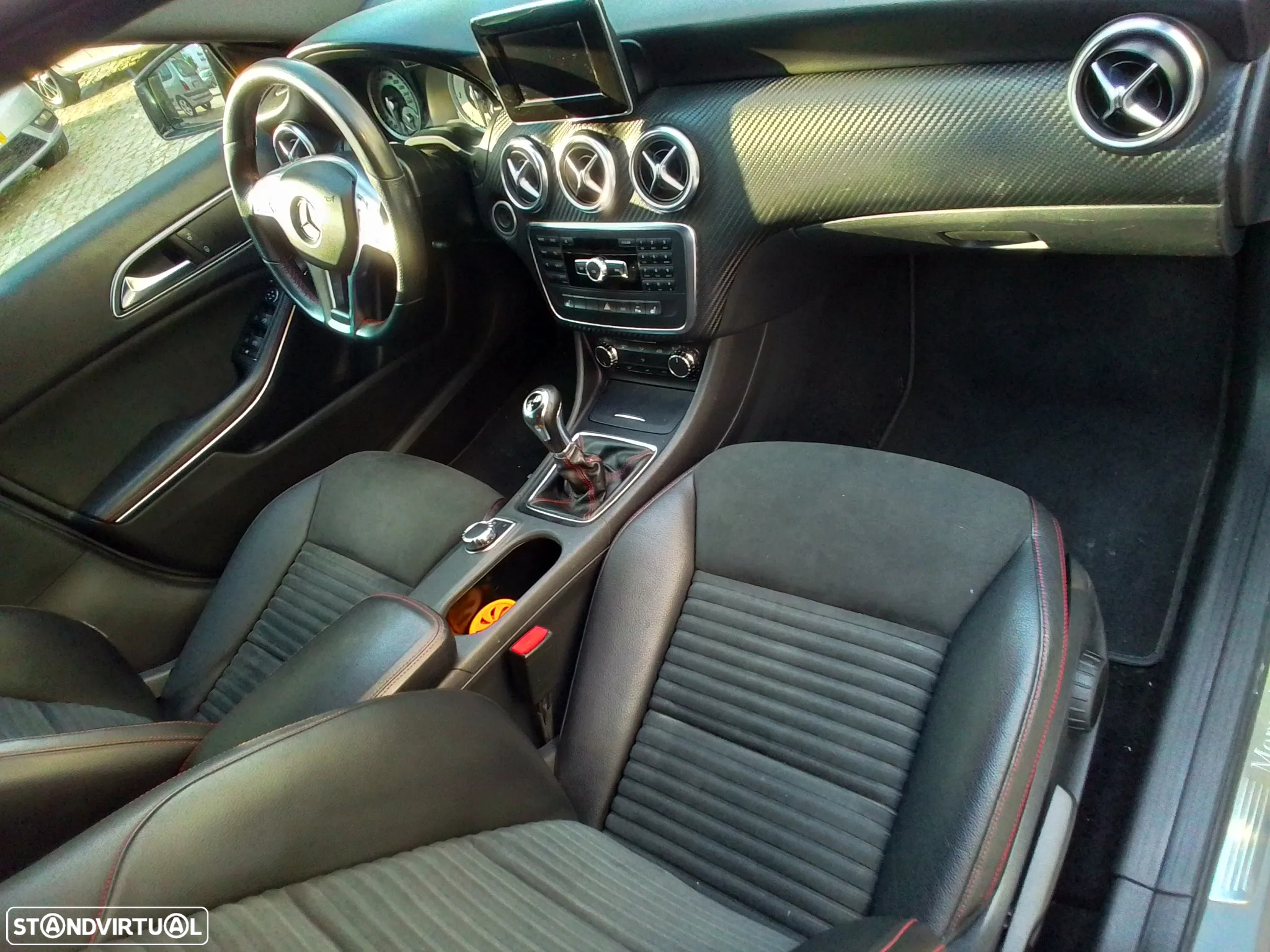 Mercedes-Benz A 180 d AMG Line - 13