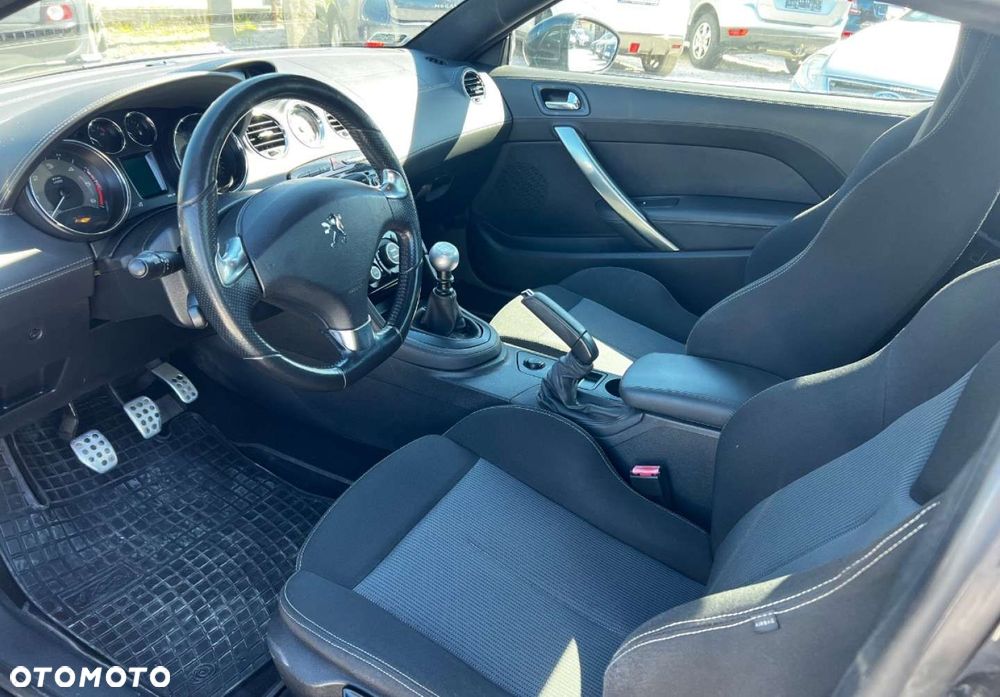 Peugeot RCZ - 8