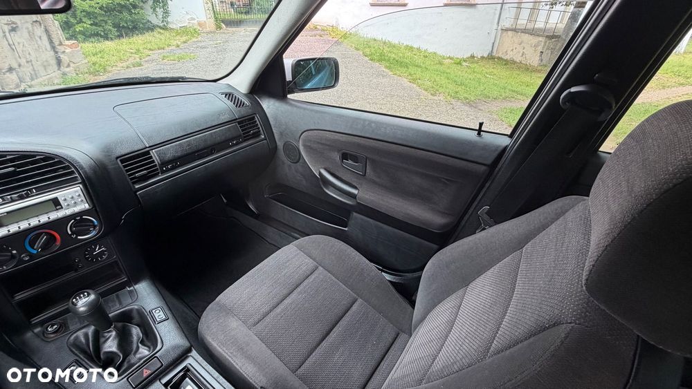 BMW Seria 3 - 32