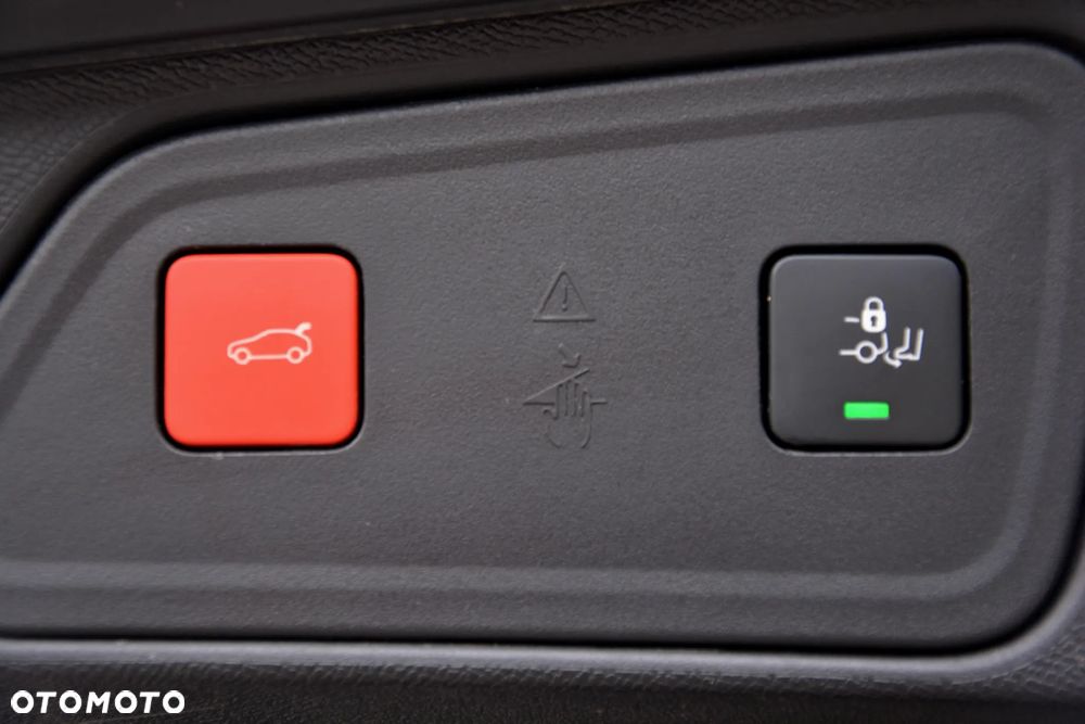 Peugeot 3008 1.6 PureTech HYbrid4 GT Line S&S EAT8 - 29