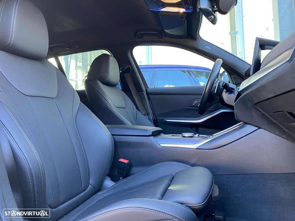 BMW 330 e Touring Pack Desportivo M Auto - 17