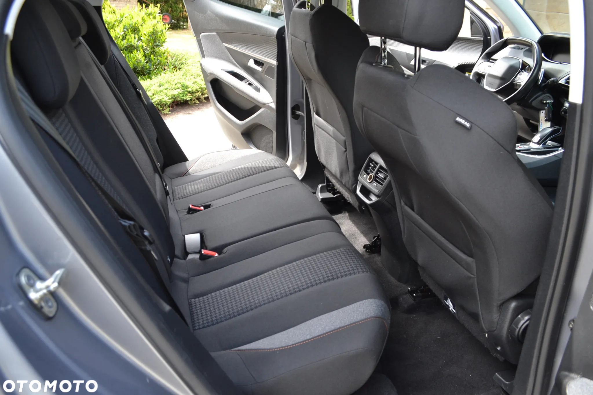 Peugeot 3008 1.2 PureTech GPF Active S&S EAT8 - 11