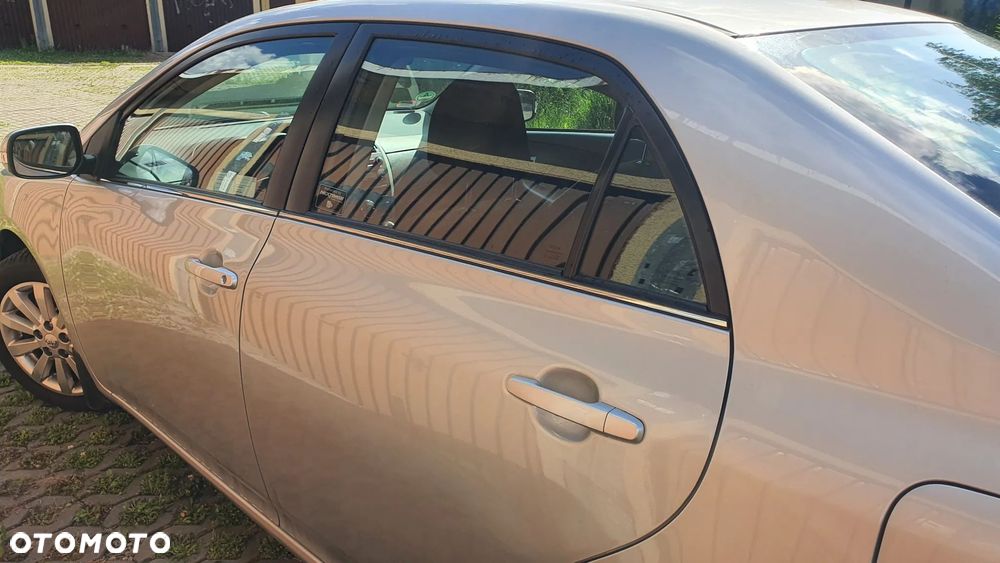 Toyota Corolla 1.6 Premium + - 16