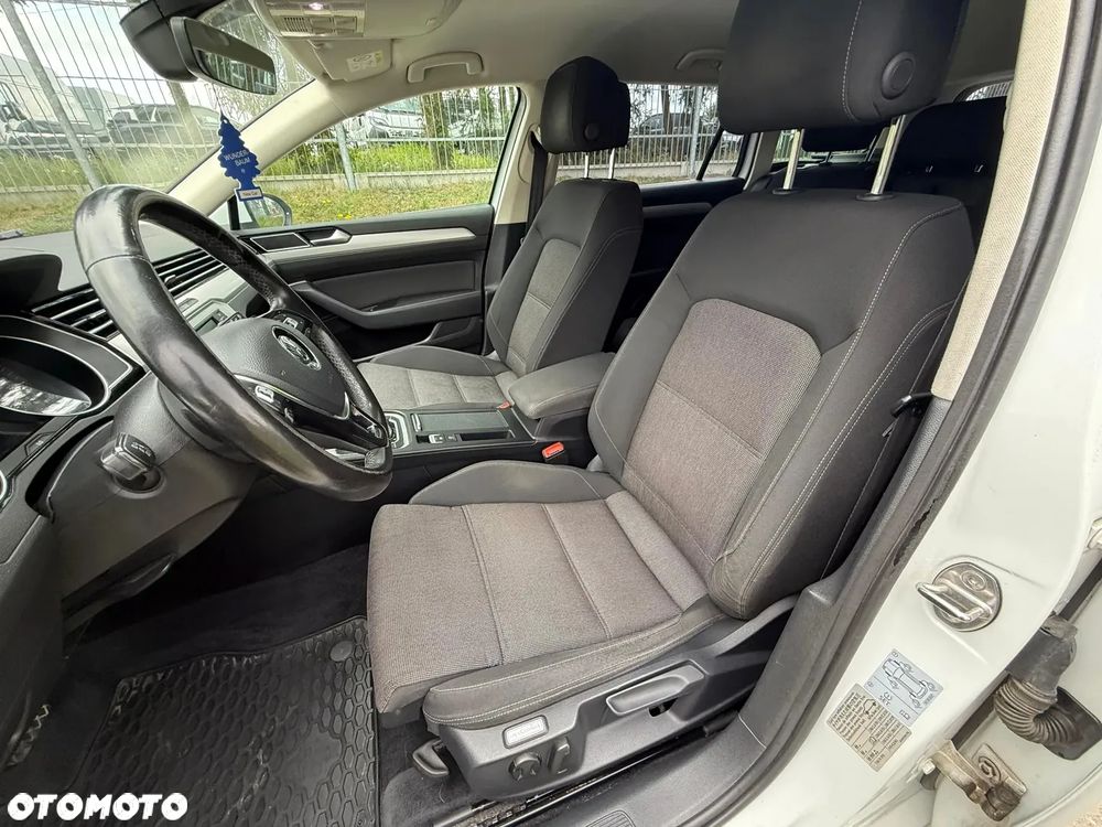 Volkswagen Passat - 28