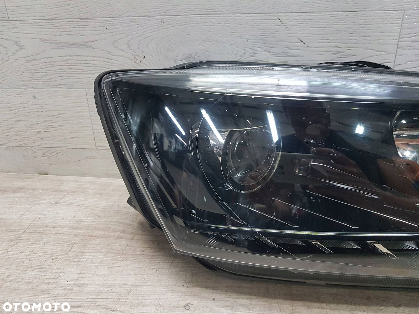 Lampa przednia prawa Skoda Fabia Mk3 NJ 6V1941016B - 9