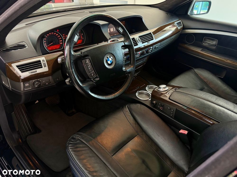 BMW Seria 7 745i - 35