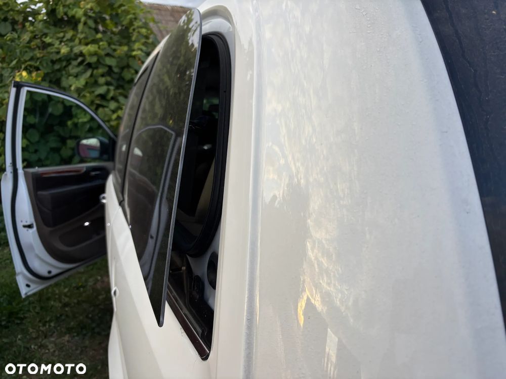Chrysler Town & Country 3.6 Limited - 37