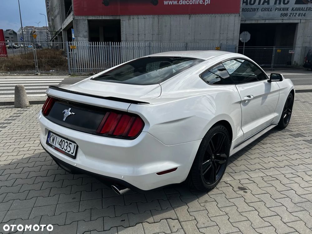 Ford Mustang - 4