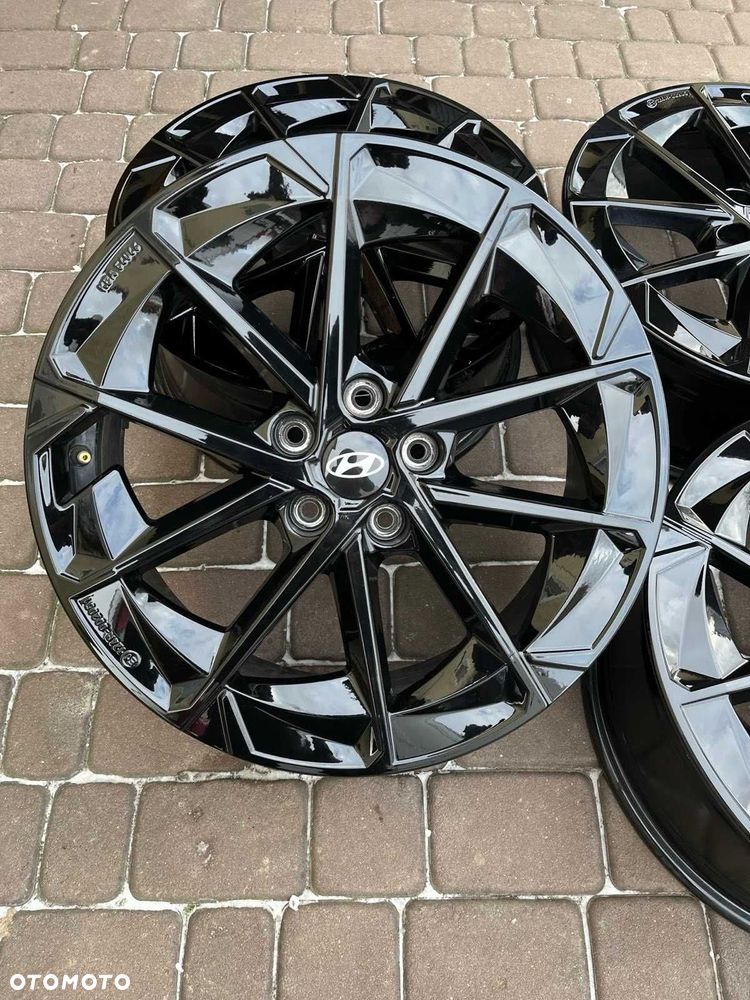 Oryginalne alufelgi Hyundai 5x114,3 19 CZUJNIKI Tucson IONIQ 5 CZARNE