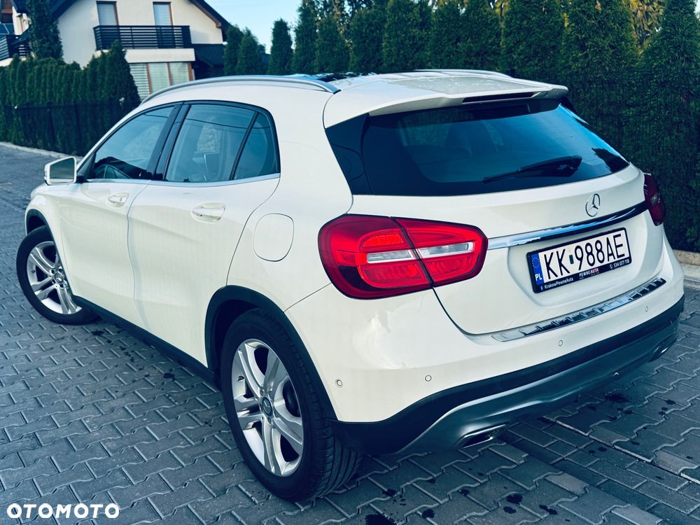 Mercedes-Benz GLA 200 Urban - 10