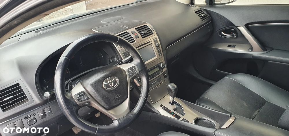 Toyota Avensis - 13