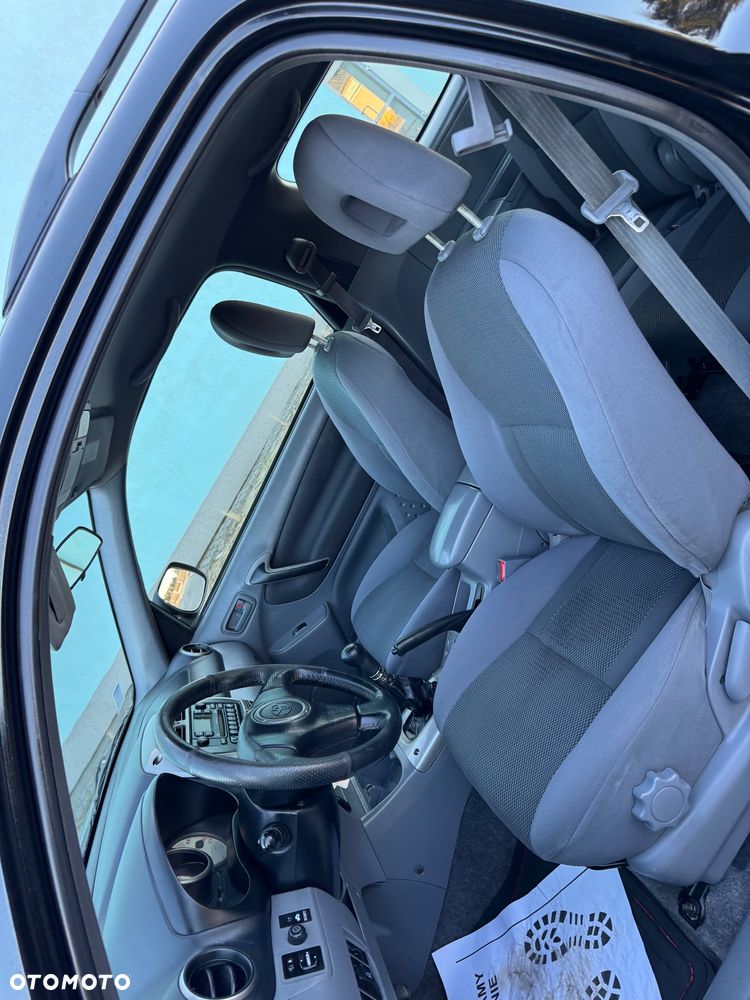 Toyota RAV4 D-4D 4x4 - 20