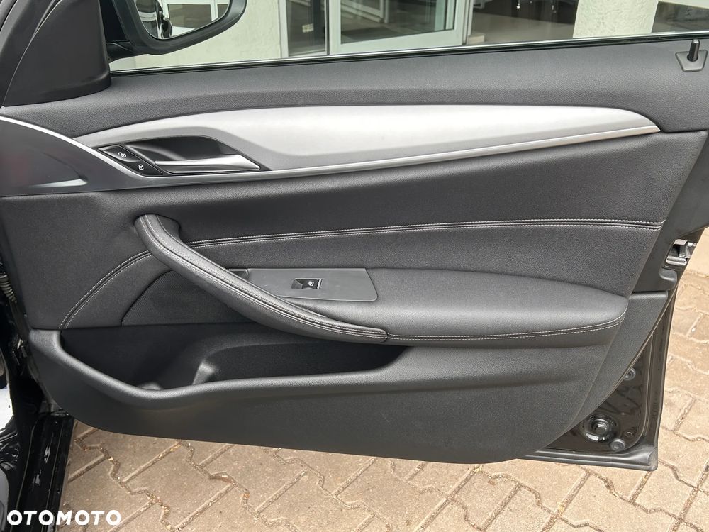 BMW Seria 5 520d xDrive MHEV - 19