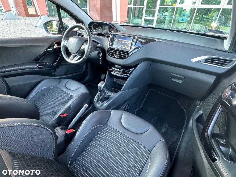 Peugeot 208 - 23