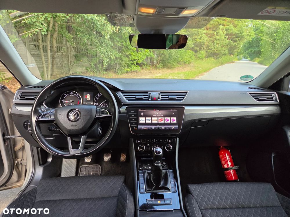Skoda Superb 2.0 TDI Sportline - 8