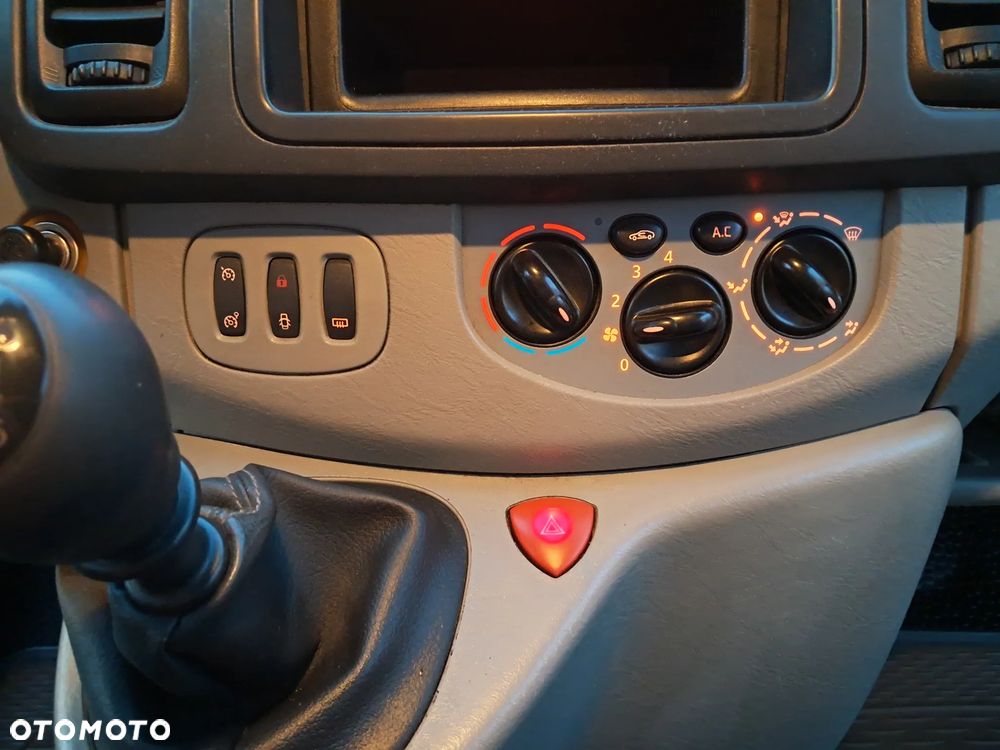 Opel VIVARO - 17