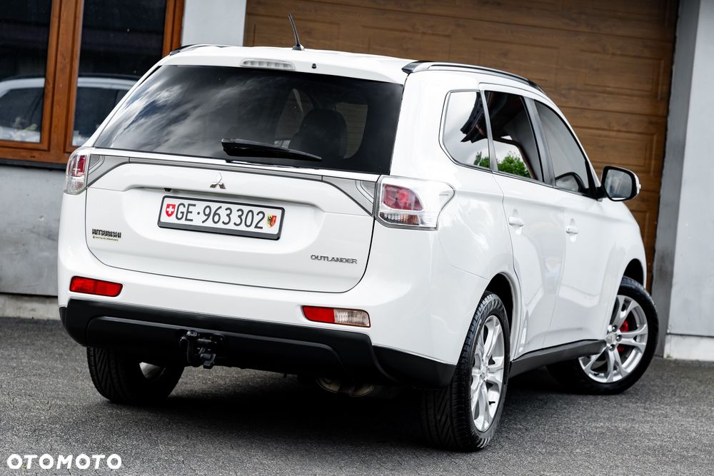 Mitsubishi Outlander 2.2 DI-D 4WD Automatik Invite - 9