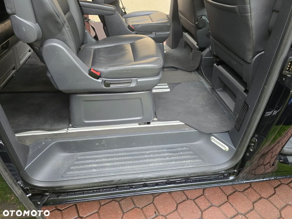 Volkswagen Multivan - 22