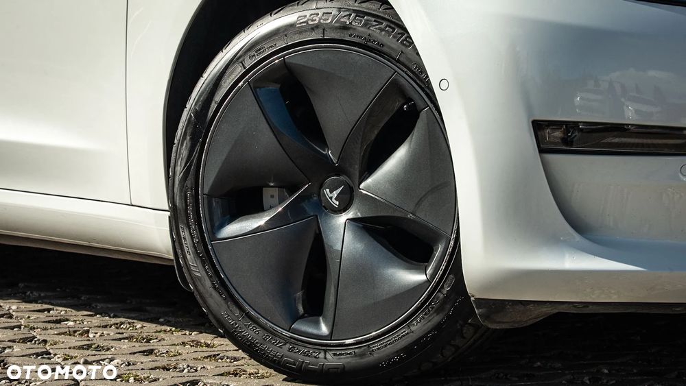 Tesla Model 3 - 7