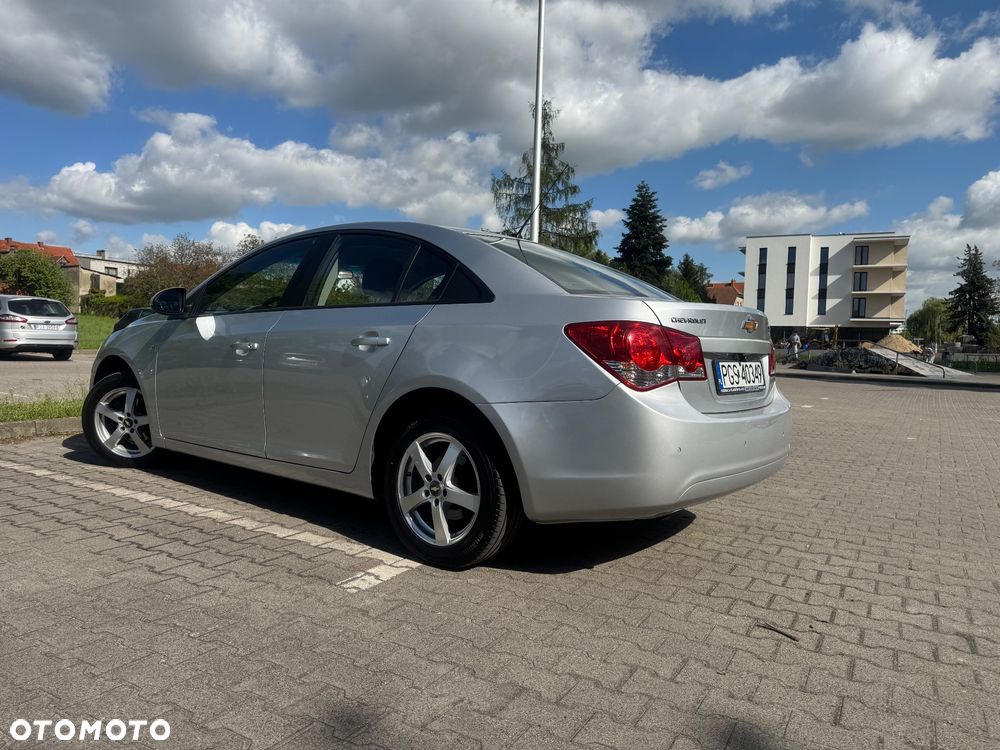 Chevrolet Cruze 1.6 LS - 2