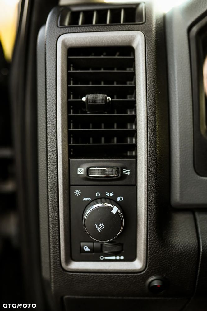Dodge RAM 1500 5.7 4x4 - 30
