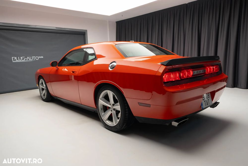 Dodge Challenger - 13