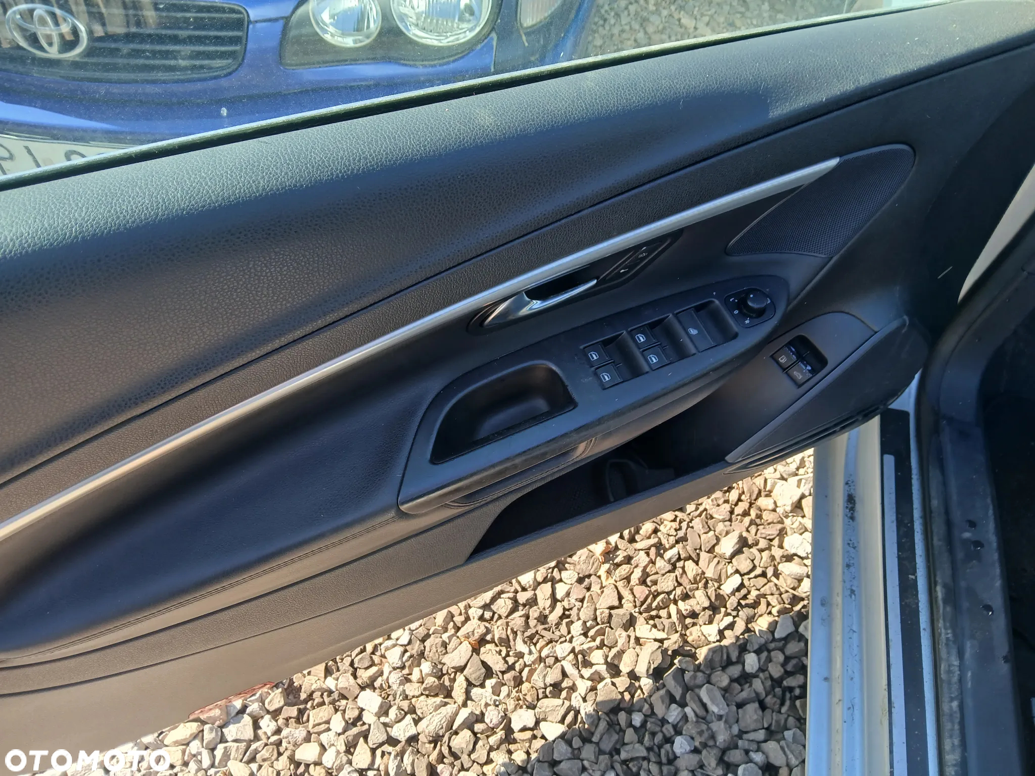volkswagen eos LK7W fotel fotele kanapa deska kokpit podsufitka boczek boczki klamka podłokietnik licznik - 3