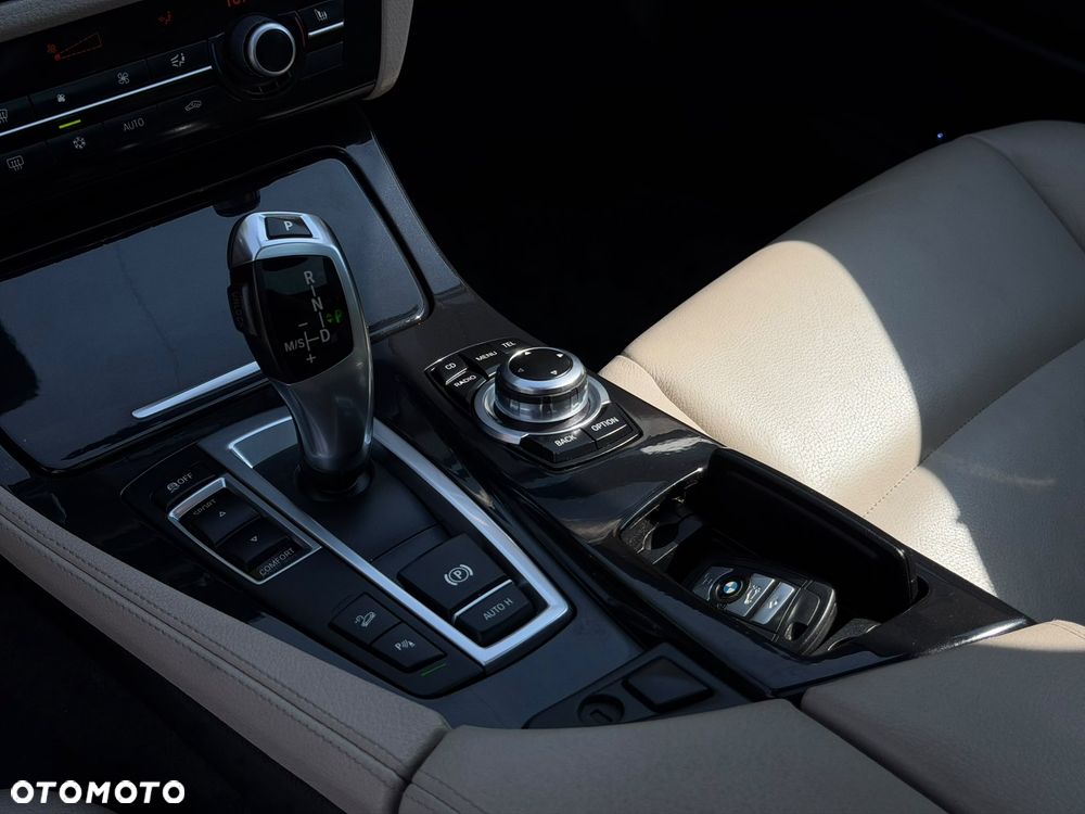 BMW Seria 5 530d xDrive - 25