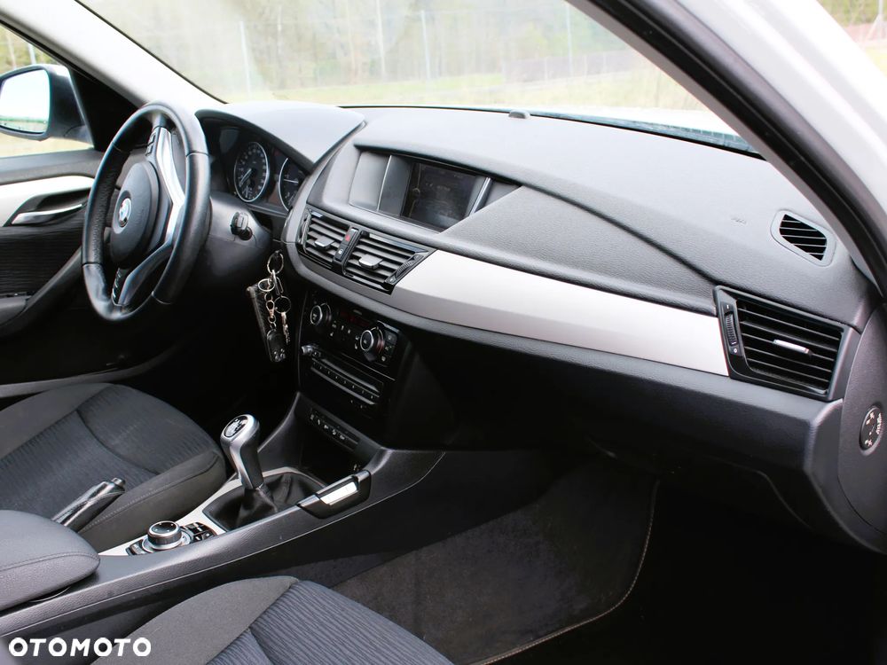 BMW X1 xDrive18d xLine - 12