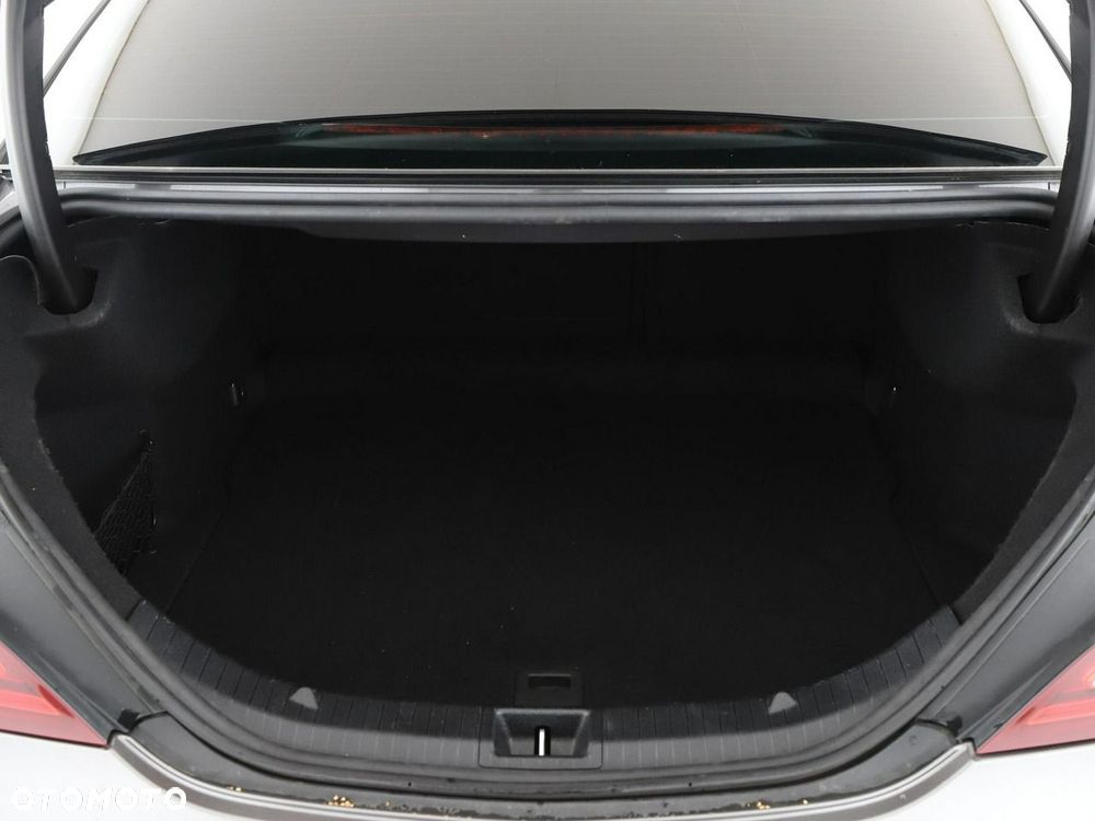 Mercedes-Benz CLA 180 Urban - 21