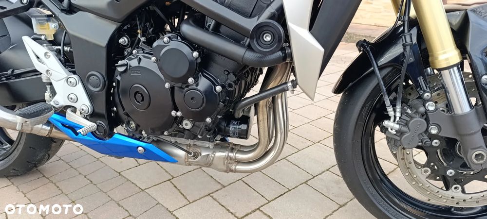 Suzuki GSR - 29