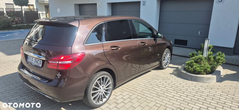 Mercedes-Benz Klasa B 220 4-Matic AMG Line - 3
