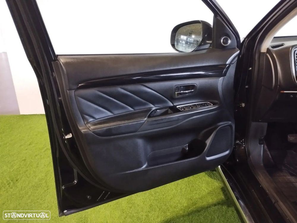 Mitsubishi Outlander - 24