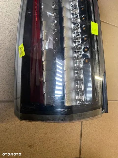 LAMPA TYŁ PRAWA CADILLAC STS - 2