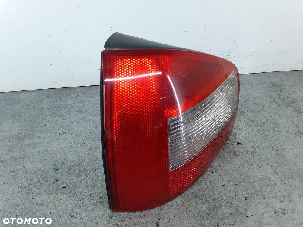 LAMPA TYLNA LEWA AUDI A3 8L HATCHBACK - 5