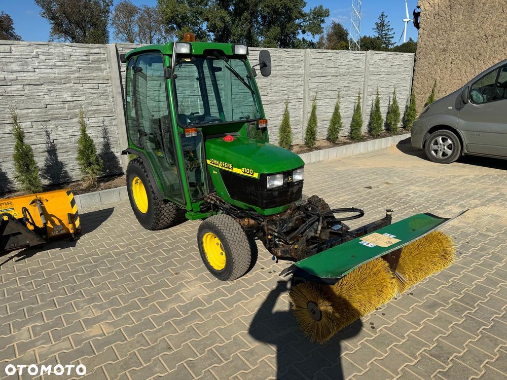 John Deere 4100 - 1