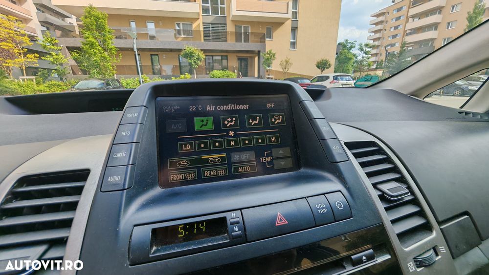 Toyota Prius (Hybrid) Executive - 18