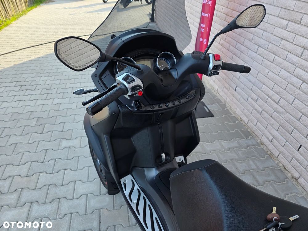 Piaggio MP-3 - 7