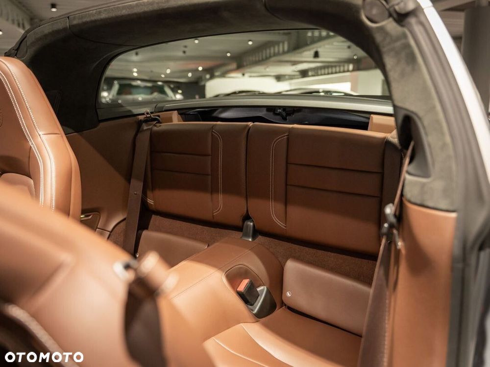 Porsche 911 Targa 4 GTS - 18